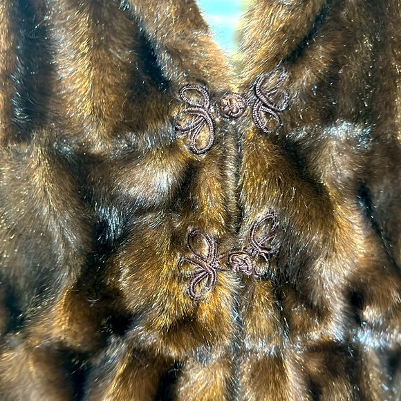 INVESTMENTS Brown Faux Fur Vest w/Side Pockets & Front Buttons & Full Lining - Picture 7 of 9